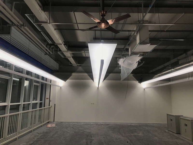 用戶看過來，質量這么好的高光鋁單板材料，別處找不到