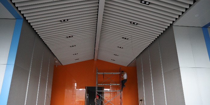 鋁單板定制廠家哪家好？找專業(yè)的生產(chǎn)廠家售后有保障