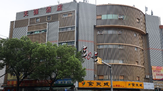 松江天強(qiáng)快捷酒店鋁方管工程案例 松江天強(qiáng)快捷酒店鋁方管