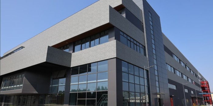 24年鋁單板定制廠家告訴你，沖孔鋁單板定制價格多少錢一平方米？